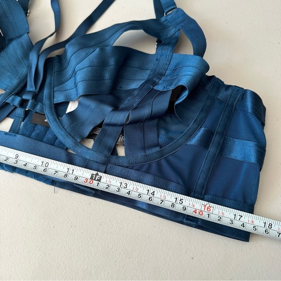 NWT Torrid Cut Out Strappy Longline Bra Poseidon Blue 2X - Picture 4 of 6